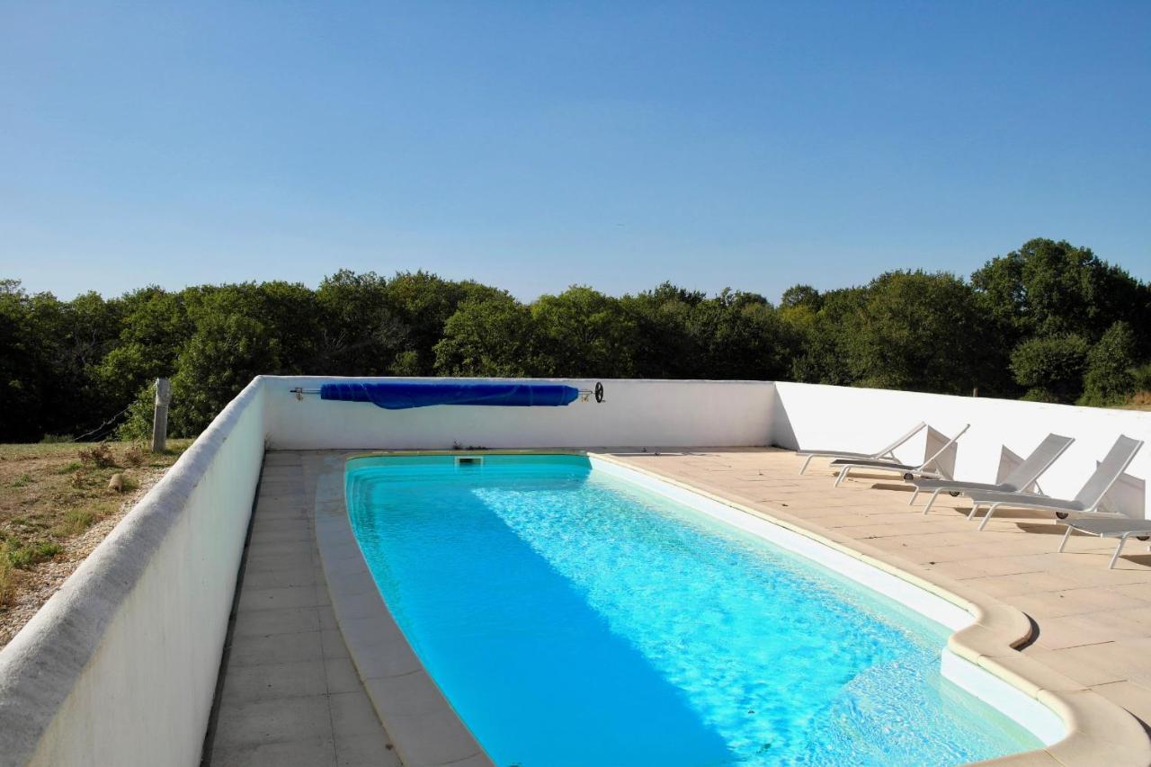 Maison Pour 4 A La Campagne Avec Piscine Commequiers 外观 照片